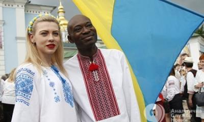 День Киева: вышиванки, гробы, чекисты и «сепаратистские яйца» День Киева: вышиванки, гробы, чекисты и «сепаратистские яйца»