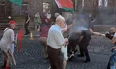 В центре Киева по приказу Зеленского разогнали акцию в поддержку Лукашенко В центре Киева по приказу Зеленского разогнали акцию в поддержку Лукашенко