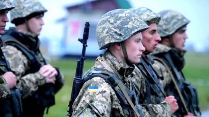 Молодые украинцы не хотят воевать за Порошенко