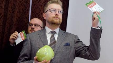 Раскол оппозиции: конфликт вокруг «Яблока» отталкивает избирателей Раскол оппозиции: конфликт вокруг «Яблока» отталкивает избирателей