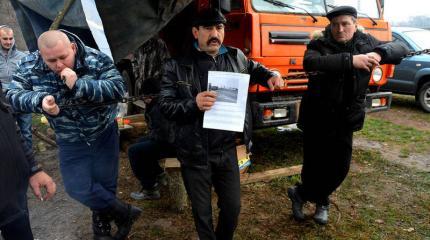 Мы тут стоим за всех россиян