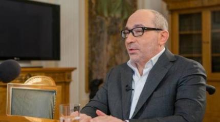 Кернес потребовал взять монументы в Харькове под особый контроль Кернес потребовал взять монументы в Харькове под особый контроль