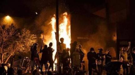 «Томагавк» «цветных революций» возвращается в США