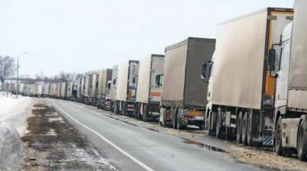 Кинувшись под фуры, Украина опять сама себя высекла Кинувшись под фуры, Украина опять сама себя высекла