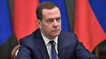 Медведев ушёл, деньги кончились, нацпроекты тормозятся Медведев ушёл, деньги кончились, нацпроекты тормозятся