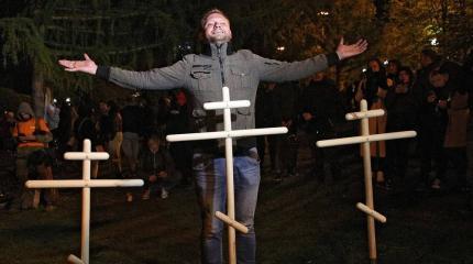 Екатеринбург должен стать местом "похорон" "внутренних бандеровцев" Екатеринбург должен стать местом "похорон" "внутренних бандеровцев"