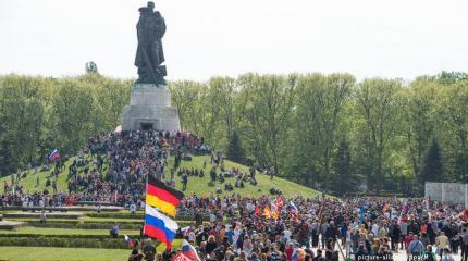 А немцы-то помнят. В Германии не рискнули запретить русским отмечать 9 мая А немцы-то помнят. В Германии не рискнули запретить русским отмечать 9 мая
