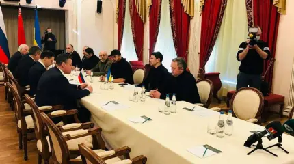 С оглядкой на Запад: почему Украина затягивает переговоры