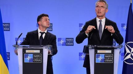 Зеленский запускает базы НАТО на Украину Зеленский запускает базы НАТО на Украину
