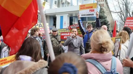 Протесты в Молдове: Санду намеренно обостряет отношения с Россией Протесты в Молдове: Санду намеренно обостряет отношения с Россией