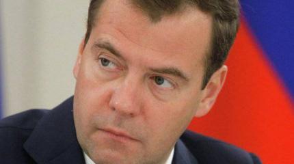 Медведев утвердил 100-долларовую скидку на газ для Украины Медведев утвердил 100-долларовую скидку на газ для Украины