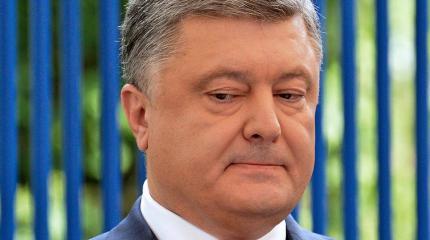 Сенатор рассказал, как Порошенко связал себе руки