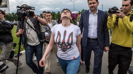 Савченко расколола Киев истериками и шантажом Савченко расколола Киев истериками и шантажом