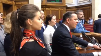 Как парламент принимает военное положение на Украине Как парламент принимает военное положение на Украине