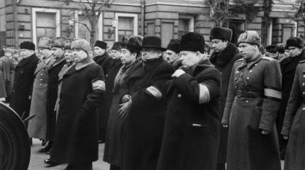 Похороны «Сталина»: от муляжа решили побыстрее избавиться? Похороны «Сталина»: от муляжа решили побыстрее избавиться?