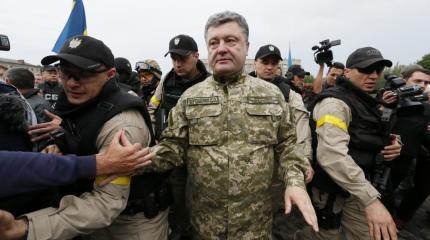 Военное положение как последняя надежда Порошенко удержаться в кресле Военное положение как последняя надежда Порошенко удержаться в кресле