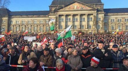 Тысячи митингующих в Дрездене требуют отставки Меркель