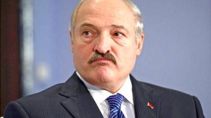 Лукашенко: Мы не станем предателями, но мы вынуждены посматривать налево и направо