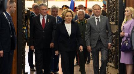 Матвиенко: Запад пытается ликвидировать Россию руками киевского режима Матвиенко: Запад пытается ликвидировать Россию руками киевского режима