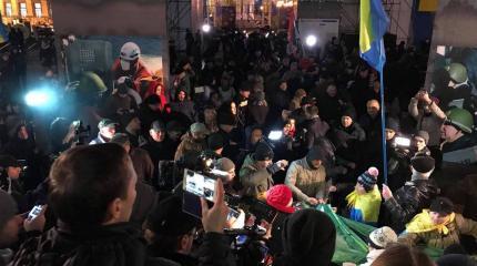 Кто это на Майдане? Насекомые? Вирус? Бактерии?.. Кто это на Майдане? Насекомые? Вирус? Бактерии?..