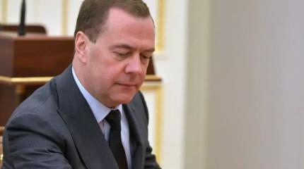 «Дедушка с деменцией» и замерзающий ЕС. Медведев перечислил «грехи» Запада «Дедушка с деменцией» и замерзающий ЕС. Медведев перечислил «грехи» Запада