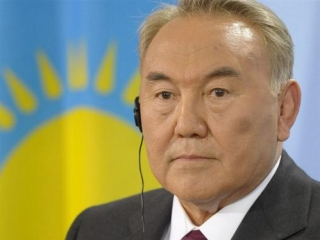 Назарбаев обещает помочь установить мир в Донбассе Назарбаев обещает помочь установить мир в Донбассе