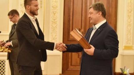 Сборная Украины по футболу вооружилась Сборная Украины по футболу вооружилась