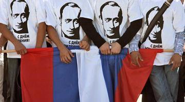 Образ Владимира Путина теперь в моде на всем: от духов до телефонов и футболок