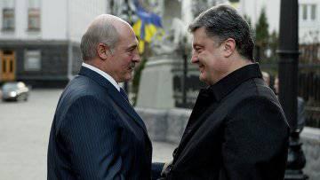 Лукашенко не в состоянии что-то показать Кремлю, кроме дырявых карманов Лукашенко не в состоянии что-то показать Кремлю, кроме дырявых карманов