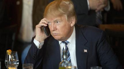 В cенате предложили отобрать у Трампа телефон из-за твитов