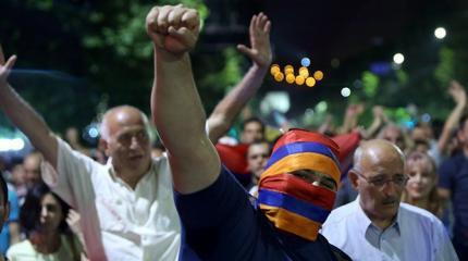 Захват здания ППС в Ереване. День пятнадцатый в вопросах и ответах Захват здания ППС в Ереване. День пятнадцатый в вопросах и ответах