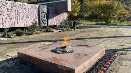 В освобождённых городах Украины снова горит Вечный огонь В освобождённых городах Украины снова горит Вечный огонь