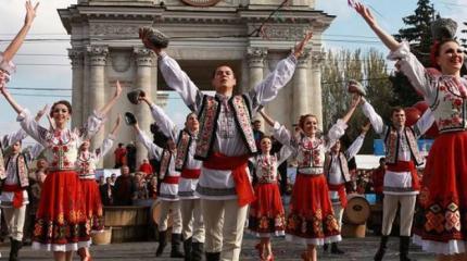 Кишинёв хочет дружить и с Россией, и с Западом Кишинёв хочет дружить и с Россией, и с Западом