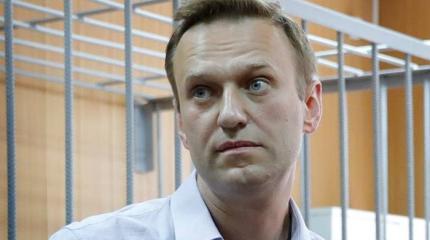 Навальному закрыли выезд из России Навальному закрыли выезд из России