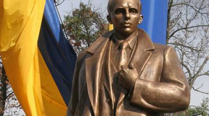 Сценарий распада Украины: памятник Бандере приведет к разрушению страны Сценарий распада Украины: памятник Бандере приведет к разрушению страны
