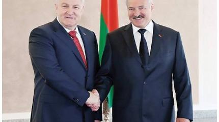 Лукашенко дал статус беженца адмиралу-бандеровцу Михаилу Ежелю Лукашенко дал статус беженца адмиралу-бандеровцу Михаилу Ежелю