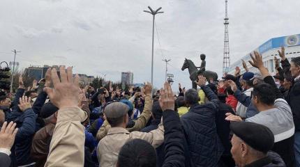 В Казахстане протестуют бывшие кандидаты в депутаты В Казахстане протестуют бывшие кандидаты в депутаты