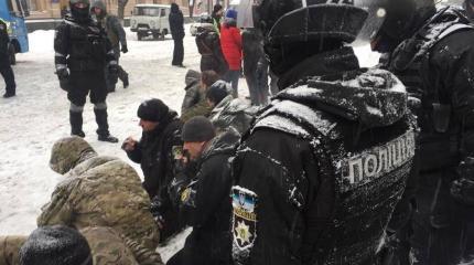 Массовое столкновение под Радой в Киеве: спецназ атаковал палаточный лагерь Массовое столкновение под Радой в Киеве: спецназ атаковал палаточный лагерь