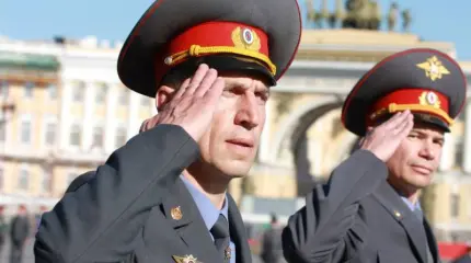 Россиян хотят обязать называть полицейских «господами» Россиян хотят обязать называть полицейских «господами»