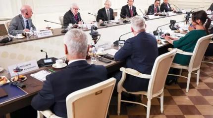 Путин неумолим: «Не договоримся мирным путем, будем добиваться оружием» Путин неумолим: «Не договоримся мирным путем, будем добиваться оружием»
