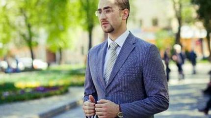Галичанин Романюк, бросивший яйцо в Януковича, будет руководить евроинтеграцией Галичанин Романюк, бросивший яйцо в Януковича, будет руководить евроинтеграцией