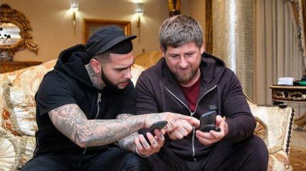 Кадыров и Тимати отказались от iPhone в пользу российского смартфона Кадыров и Тимати отказались от iPhone в пользу российского смартфона