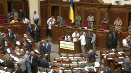 Грядет переворот: депутаты в боевой форме объявили войну народу Украины Грядет переворот: депутаты в боевой форме объявили войну народу Украины