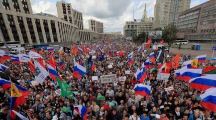 Масштабный политический кризис: эксперты об акции протеста в Москве