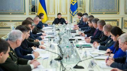 Чрезвычайное положение на Украине: чем обернется для страны и чего ждать Чрезвычайное положение на Украине: чем обернется для страны и чего ждать