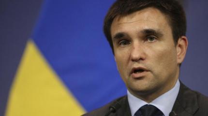 Павел Климкин безуспешно пытается достать несуществующий козырь Павел Климкин безуспешно пытается достать несуществующий козырь