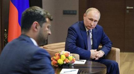 Зеленский оказался между двух огней на переговорах с Россией Зеленский оказался между двух огней на переговорах с Россией