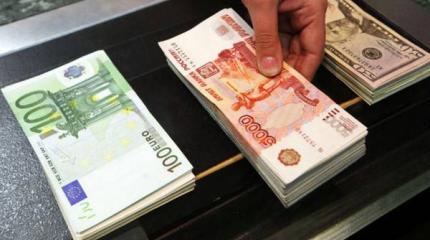 Нефть дорожает: доллар и евро на открытии торгов упали более чем на рубль