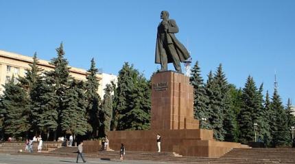 Памятники Ленину обрели всенародную поддержку Памятники Ленину обрели всенародную поддержку