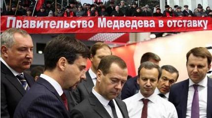 Может, все же менять не пенсионный возраст, а бездарное правительство? Может, все же менять не пенсионный возраст, а бездарное правительство?